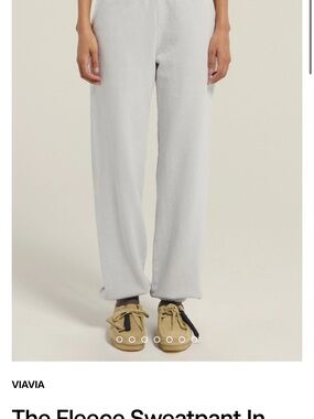 Viavia woman’s  Fleece Sweatpant in Light oyster